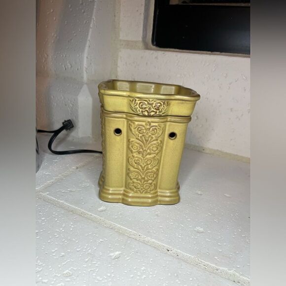 Scentsy Trellis Full Size Wax Warmer Tuscan Golden Tan Brown Beige Floral Greek - Picture 3 of 7